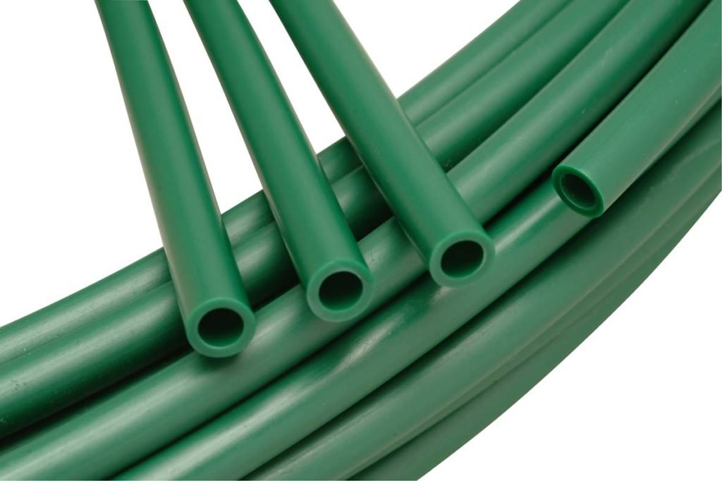 أنابيب المياه البلاستيكية
