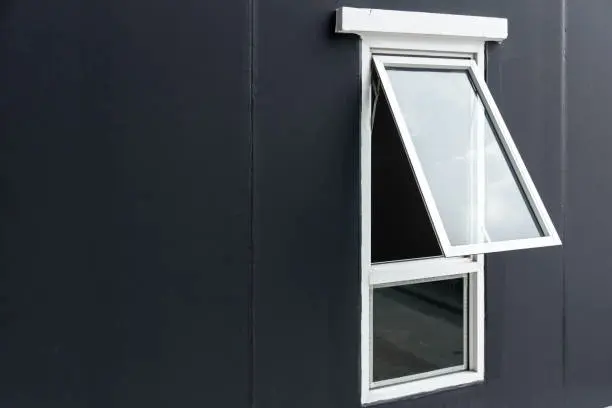 أنواع قوية من شبابيك UPVC – اكتشف المميزات والفوائد الآن! شبابيك upvc
