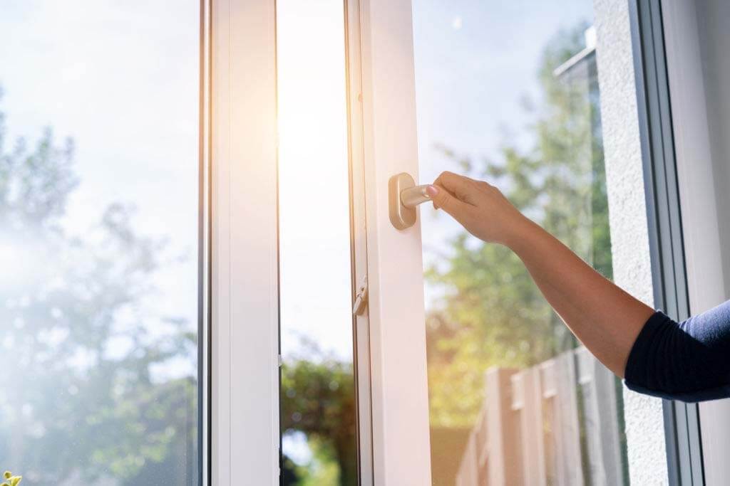 مميزات إطارات UPVC ومقارنتها لـ PVC طرق عمل إطارات UPVC